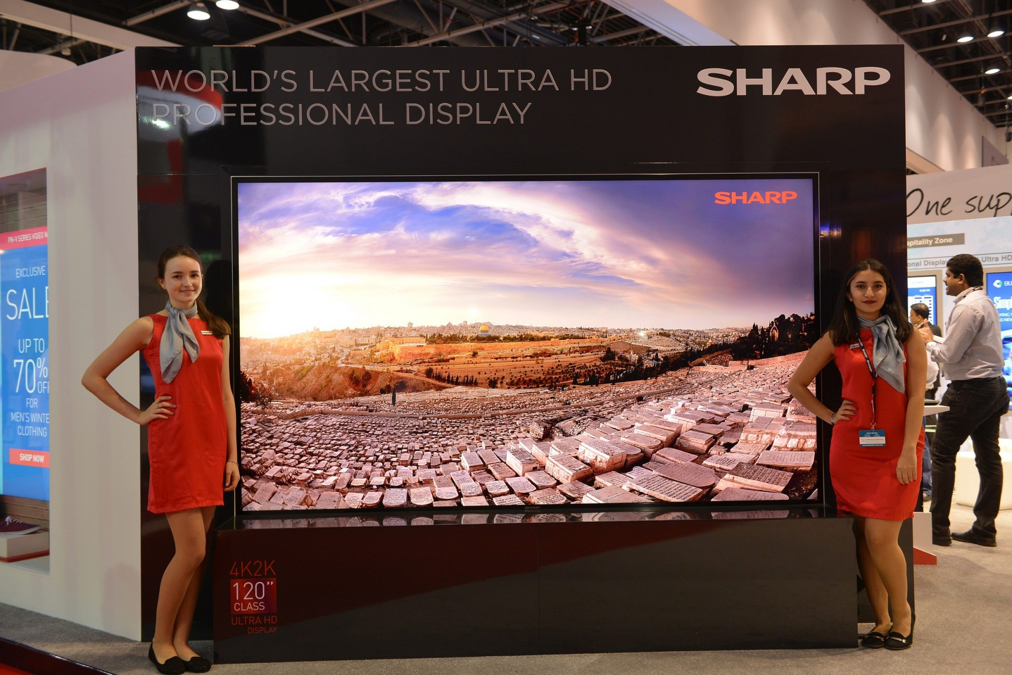 Sharp unveils world's largest LCD display - Digital Studio Middle East