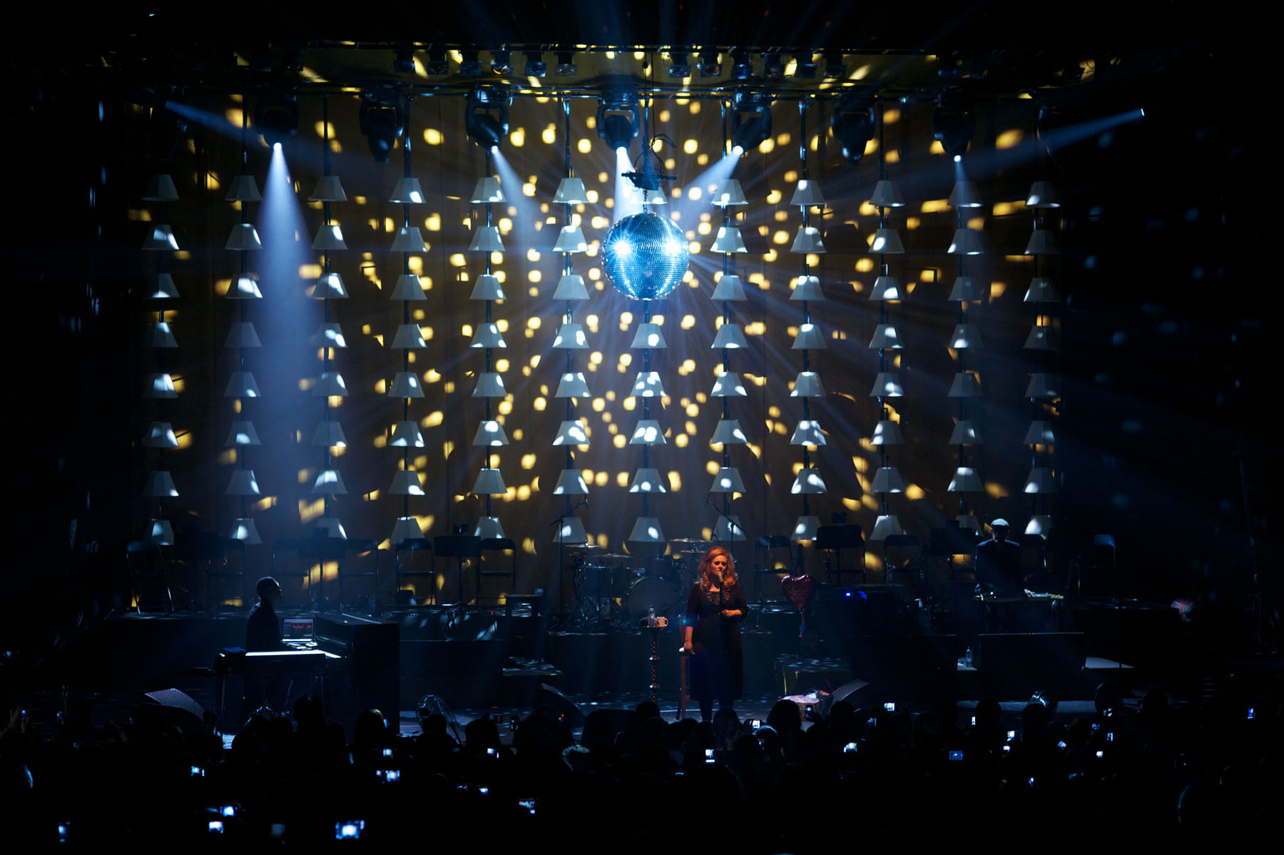 Jands Vista v2 lights up Adele's 2011 tour - Digital Studio Middle East